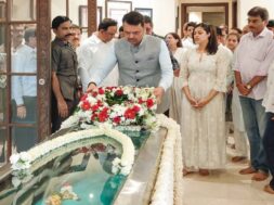 फडणवीस ने आशा भोसले को दी श्रद्धांजलि