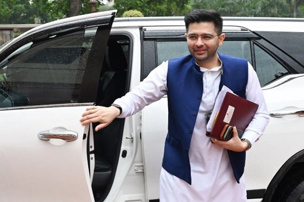 पंजाब सरकार ने राघव चड्ढा से छीनी Z प्लस कैटेगरी की सुरक्षा, केंद्र ने राज्यसभा सांसद को मुहैया करा दी Z कैटेगरी की सुरक्षा