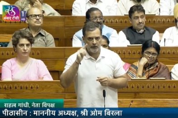 राहुल गांधी ने पीएम मोदी पर किया हमला तो भड़के राजनाथ सिंह, किरेन रिजिजू ने भी जताई कड़ी आपत्ति