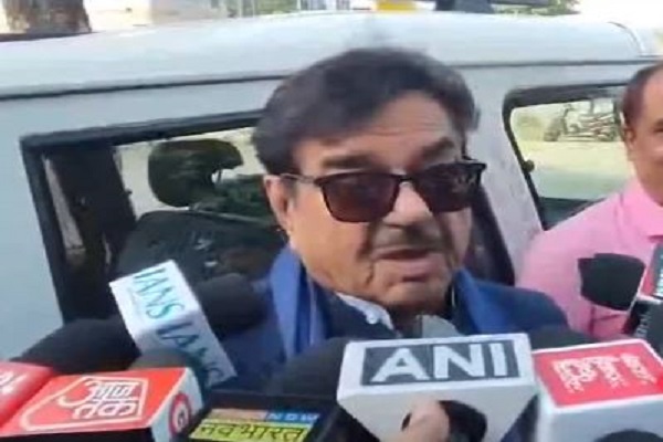 टीएमसी सांसद शत्रुघ्न सिन्हा ने कसा तंज – बंगाल में भाजपा की कोई भी चाल ‘चोलबे ना’