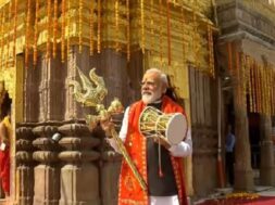 श्री काशी विश्वनाथ मंदिर में पीए मोदी