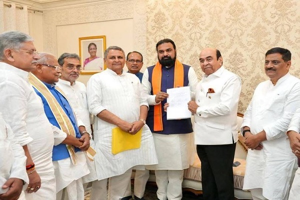 बिहार : सम्राट चौधरी लोकभवन जाकर राज्यपाल से मिले, सरकार बनाने का पेश किया दावा