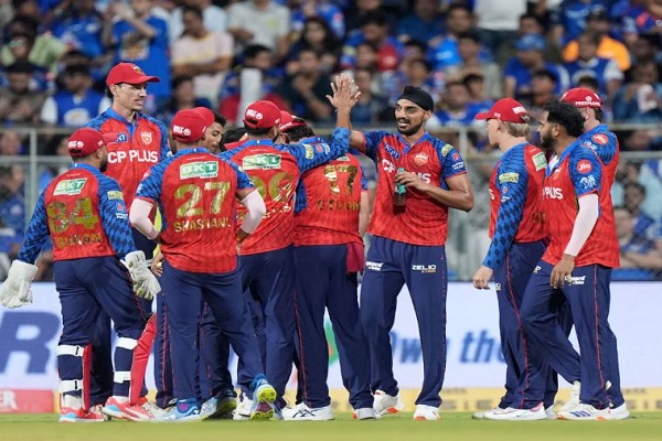 आईपीएल-19 : प्रभसिमरन-श्रेयस के सामने डिकॉक का शतक व्यर्थ, MI पर बड़ी जीत से अजेय PBKS शीर्ष पर पहुंचा