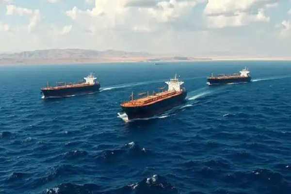 ट्रंप की युद्धविराम को आगे बढ़ाने की घोषणा के कुछ घंटों बाद ईरान का पलटवार, होर्मुज में कंटेनर जहाज पर की गोलीबारी