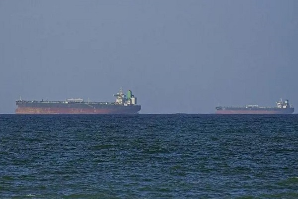 होर्मुज में तनाव बढ़ा : ईरान ने तीन मालवाहक जहाजों पर हमले के बाद दो को जब्त किया