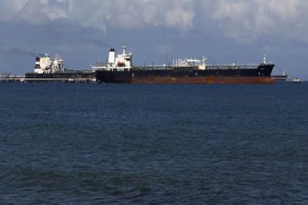 होर्मुज पर ईरानी गार्ड की काररवाई से फिर बढ़ा तनाव : गोलाबारी के बीच पीछे हटे तेल से भरे दो भारतीय जहाज