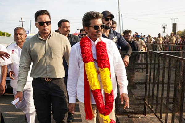 तमिलनाडु में बड़ा उलटफेर : शुरुआती रुझानों में टीवीके ‘विजय’ की ओर, सत्तारूढ़ डीएमके तीसरे नंबर पर