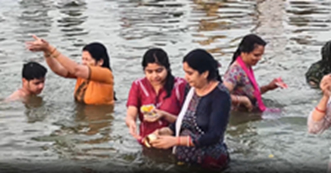 बुद्ध पूर्णिमा पर आस्था का सैलाब : प्रयागराज और हरिद्वार में हजारों श्रद्धालुओं ने किया पवित्र स्नान