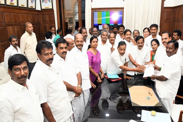तमिलनाडु विधानसभा में AIADMK की सियासी जंग, ईपीएस और वेलुमणि आमने-सामने