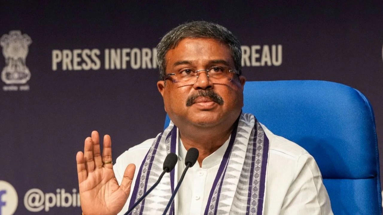 कांग्रेस के CBSE परीक्षा संबंधी दावों पर केंद्रीय शिक्षा मंत्री का पलटवार, कहा- ‘राहुल हताश और तकनीकी प्रगति के विरोधी’