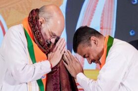 अमित शाह का अभिवादन करते शुभेंदु अधिकारी