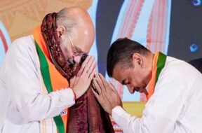 अमित शाह का अभिवादन करते शुभेंदु अधिकारी
