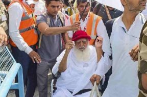 आसाराम बापू ने किया सरेंडर