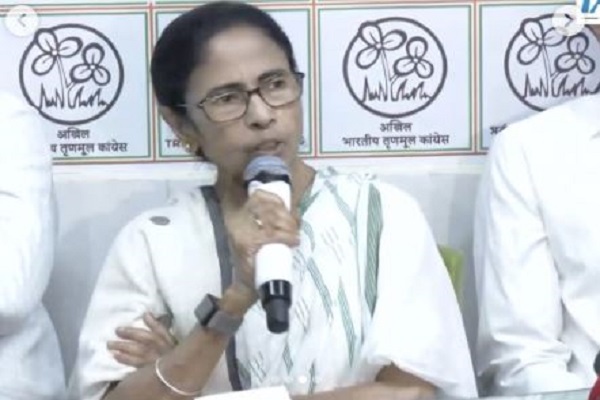 सत्ता गंवाने के बाद ममता बनर्जी का तीखा प्रहार- ‘मैं भाजपा से नहीं, चुनाव आयोग से हारी हूं’