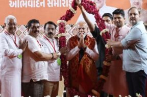 जामनगर में पीएम मोदी का अभिनंदन