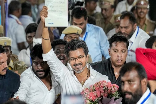 तमिलनाडु में TVK विधायकों की सीधी धमकी – यदि DMK व AIADMK ने मिलकर बनाई सरकार तो देंगे सामूहिक इस्तीफा