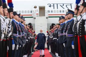 पीएम मोदी इटली पहुंचे