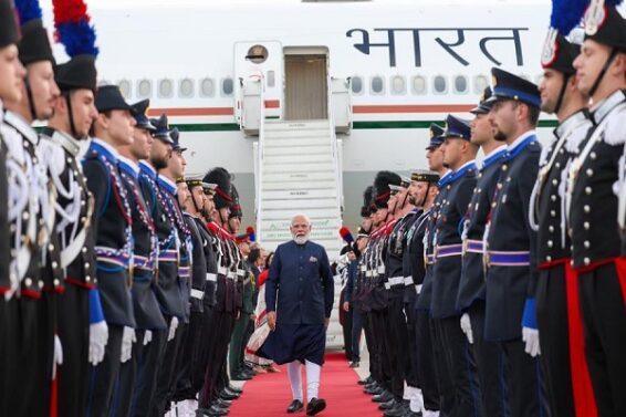 पीएम मोदी इटली पहुंचे