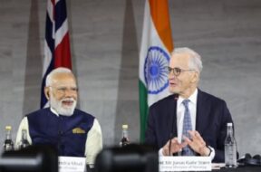 पीएम मोदी और नॉर्वे के पीएम योनस स्टोरा