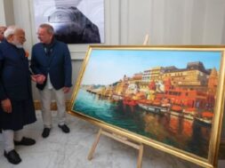 पीएम मोदी को ‘होली वाराणसी’ पेंटिंग गिफ्ट