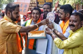 बंगाल में जीत का भाजपा में जश्न