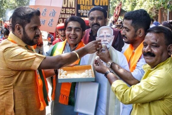 बंगाल में जीत का भाजपा में जश्न