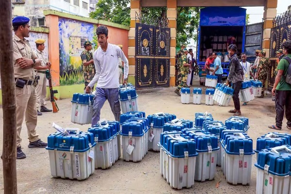 पश्चिम बंगाल चुनाव 2026 : ECI ने मतगणना के लिए चौकस की सुरक्षा, 165 अतिरिक्त पर्यवेक्षक तैनात