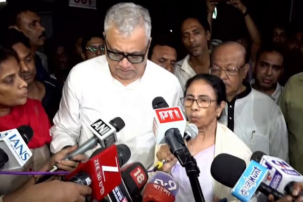 ममता बनर्जी ने भाजपा पर धमकाने का लगाया आरोप, बोलीं- ‘अभिषेक को कुछ हुआ तो अस्पताल जिम्मेदार होगा’