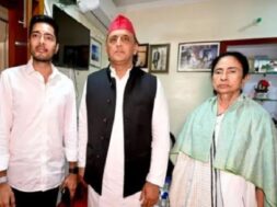 ममता व अभिषेक के साथ अखिलेश