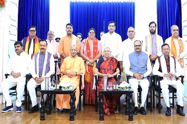 यूपी : योगी कैबिनेट के दूसरे विस्तार में 2 मंत्रियों का प्रमोशन, 6 नए चेहरों ने ली शपथ