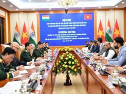 राजनाथ सिंह की हनोई में द्विपक्षीय बैठक