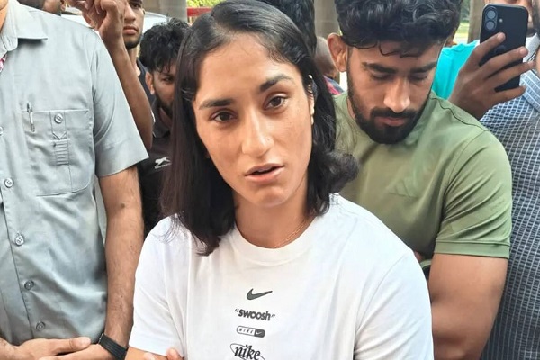 विनेश फोगाट ने खारिज किया WFI का प्रतिबंध, बोलीं- ‘मेरे पास है संन्यास से वापसी की पात्रता’