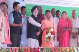 शिलान्यास का बटन दबाते अतिथि गण1