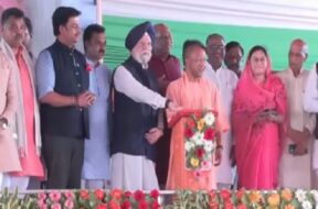 शिलान्यास का बटन दबाते अतिथि गण1