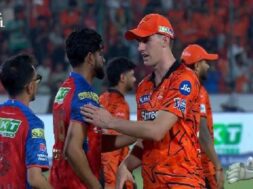 श्रेयस से हाथ मिलाते पैट कमिंस
