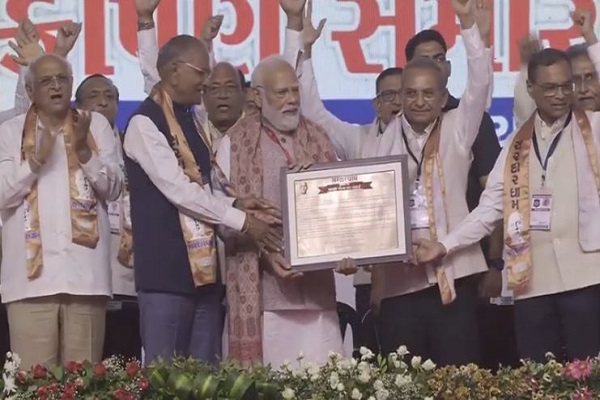पीएम मोदी ने अब सरदार धाम कार्यक्रम में दिया बड़ा संदेश- मितव्ययिता के साथ स्वदेशी और जनभागीदारी पर दिया जोर