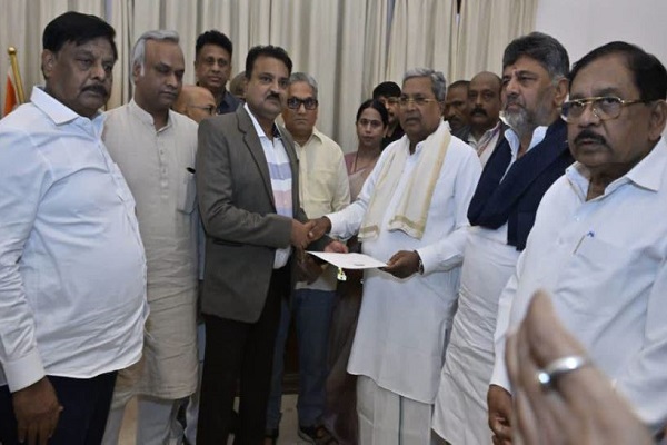 सिद्धारमैया ने कर्नाटक के सीएम पद से दिया इस्तीफा, बोले- ‘आलाकमान ने जो कहा, वो किया..’