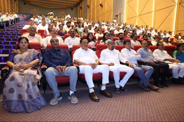 केंद्रीय जलशक्ति मंत्री सी.आर.पाटिल ने नवसारी में सुनी पीएम मोदी के ‘मन की बात’