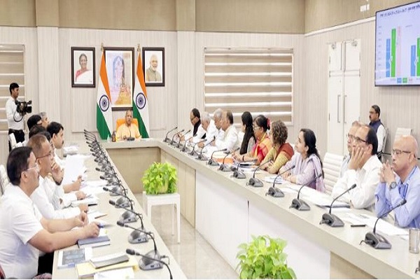 यूपी के 28 लाख कर्मचारियों व पेंशनरों को तोहफा : अब आयुष इलाज भी होगा कैशलेस
