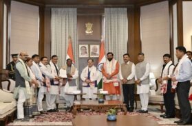 हिमंत ने पेश किया सरकार बनाने का दावा