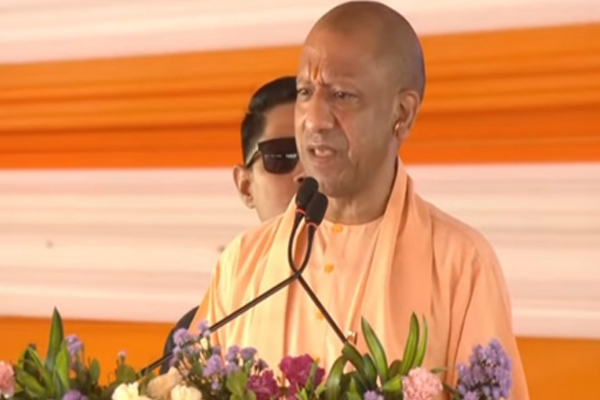 रामपुर में CM Yogi का सपा-कांग्रेस पर हमला, बोले- रामभक्तों पर गोली चलाने वाले आज आस्था की बात कर रहे
