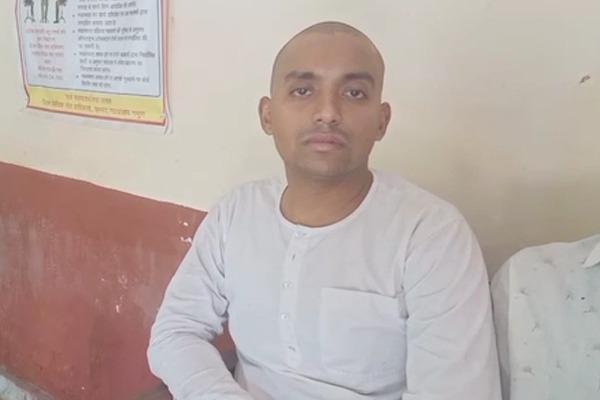 मथुरा में फर्जी साधु गिरफ्तार, ऑनलाइन प्रवचन के जरिए युवतियों को फंसाकर करता था शोषण