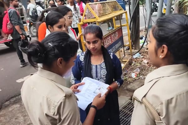 उत्तर प्रदेश पुलिस रिक्रूटमेंट परीक्षा का दूसरा दिन, अभ्यर्थियों ने सरकार की व्यवस्था को सराहा