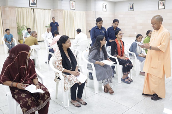 जनता दर्शन में सीएम योगी बोले- अतिक्रमण कतई बर्दाश्त नहीं, आरोपियों पर तत्काल करें कार्रवाई