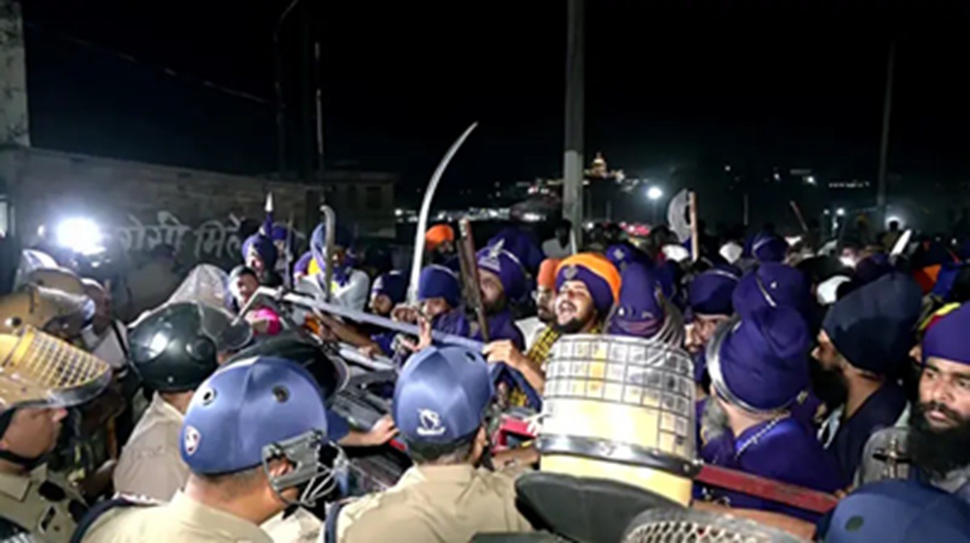 उत्तराखंड-हिमाचल सीमा पर निहंग सिखों और पुलिस के बीच तनाव, 4 साथियों की रिहाई की मांग को लेकर हुआ हंगामा