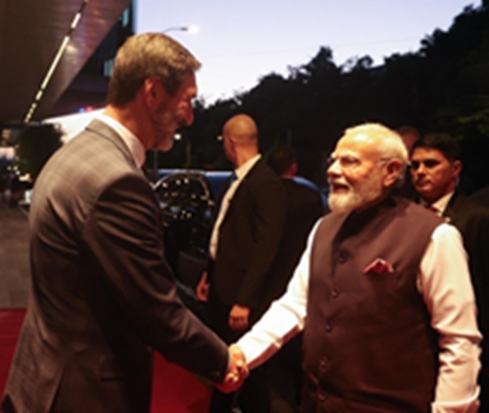 PM मोदी दो दिवसीय दौरे पर पहुंचे स्लोवाकिया, पारंपरिक रोटी और नमक से किया गया स्वागत