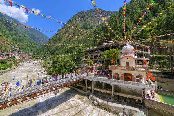 Budget Religious Travel: भारत के 5 धार्मिक स्थल जहां मिलता है मुफ्त भोजन और ठहरने की सुविधा