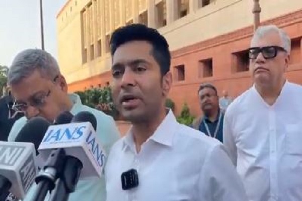 ओम बिरला से मुलाकात के बाद बोले अभिषेक बनर्जी- ‘बागी सांसदों को अयोग्य ठहराने के लिए 20 याचिकाएं दी गईं’