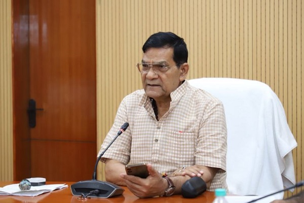 यूपी के ऊर्जा मंत्री अरविंद शर्मा का निर्देश- बिजली विभाग के संविदाकर्मियों को नौकरी से न निकाला जाए