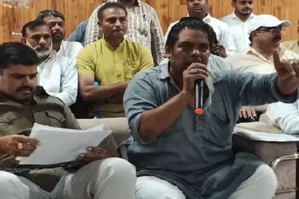 कानपुर नगर निगम में घमासान : सत्तारूढ़ भाजपा के 75 पार्षदों ने सामूहिक इस्तीफे की दी धमकी दी